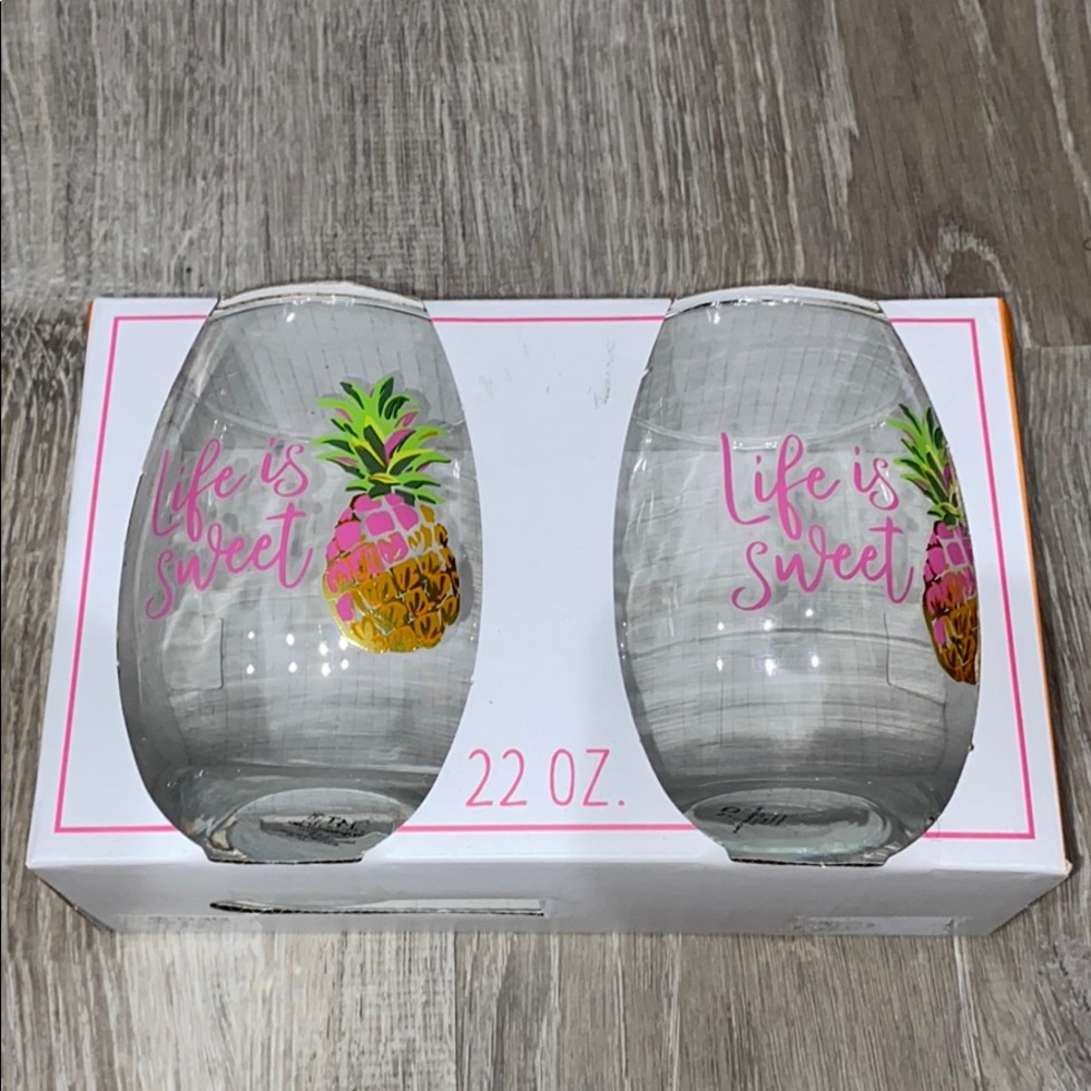 Stemless wine glasses